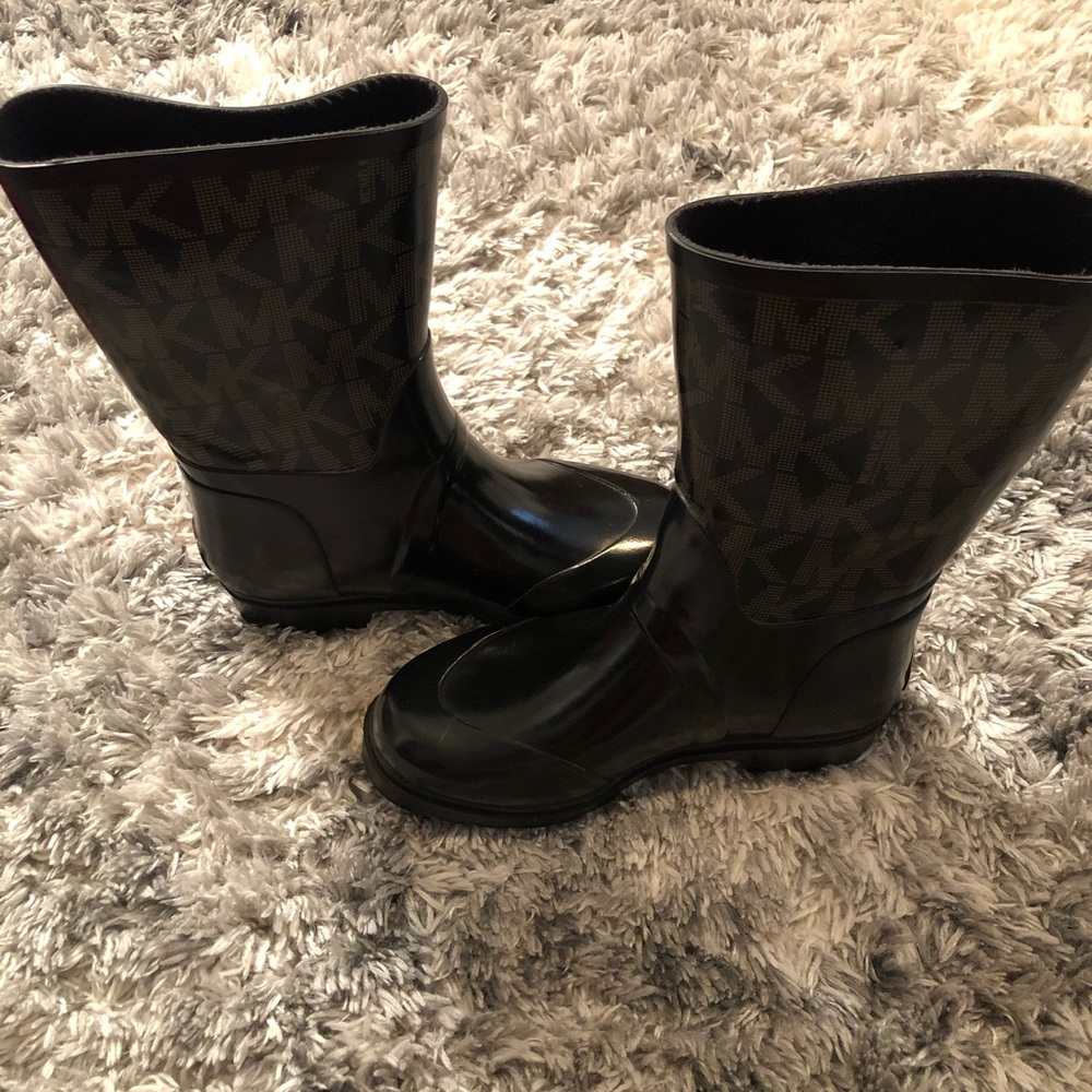 Michael Kors water boots